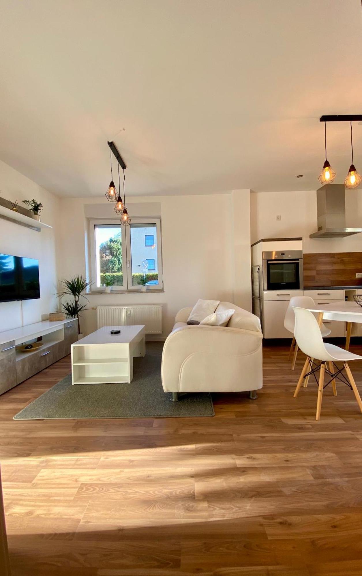 Hochwertige Ferienwohnung Mit 7Qm Balkon, Netflix, Kaffeeautomat, Rainshower Bad Zwickau Esterno foto