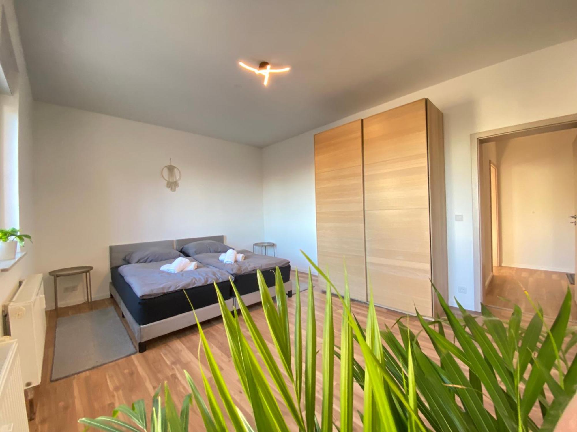 Hochwertige Ferienwohnung Mit 7Qm Balkon, Netflix, Kaffeeautomat, Rainshower Bad Zwickau Esterno foto